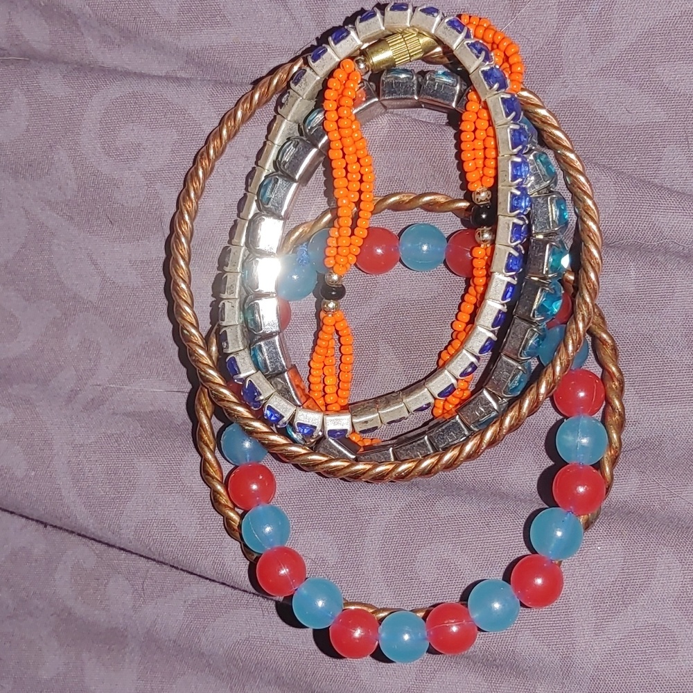 6 assorted bracelets - Picture 3 of 8